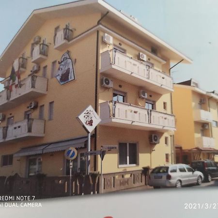 Albergo Il Veliero Pineto Luaran gambar