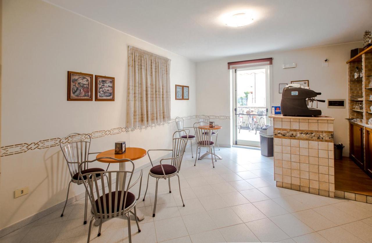 Albergo Il Veliero Pineto Luaran gambar