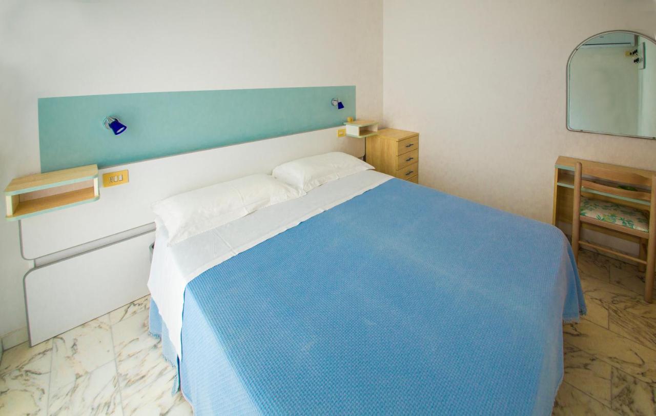 Albergo Il Veliero Pineto Luaran gambar