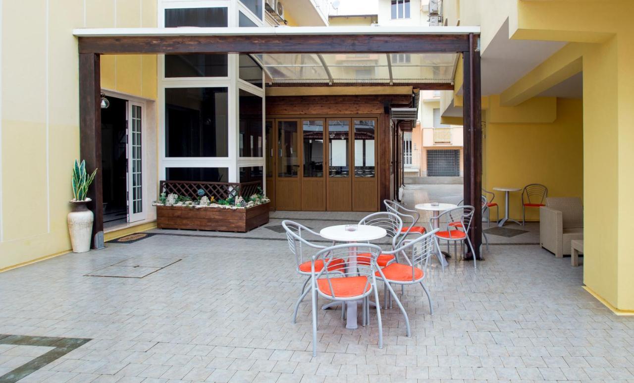 Albergo Il Veliero Pineto Luaran gambar