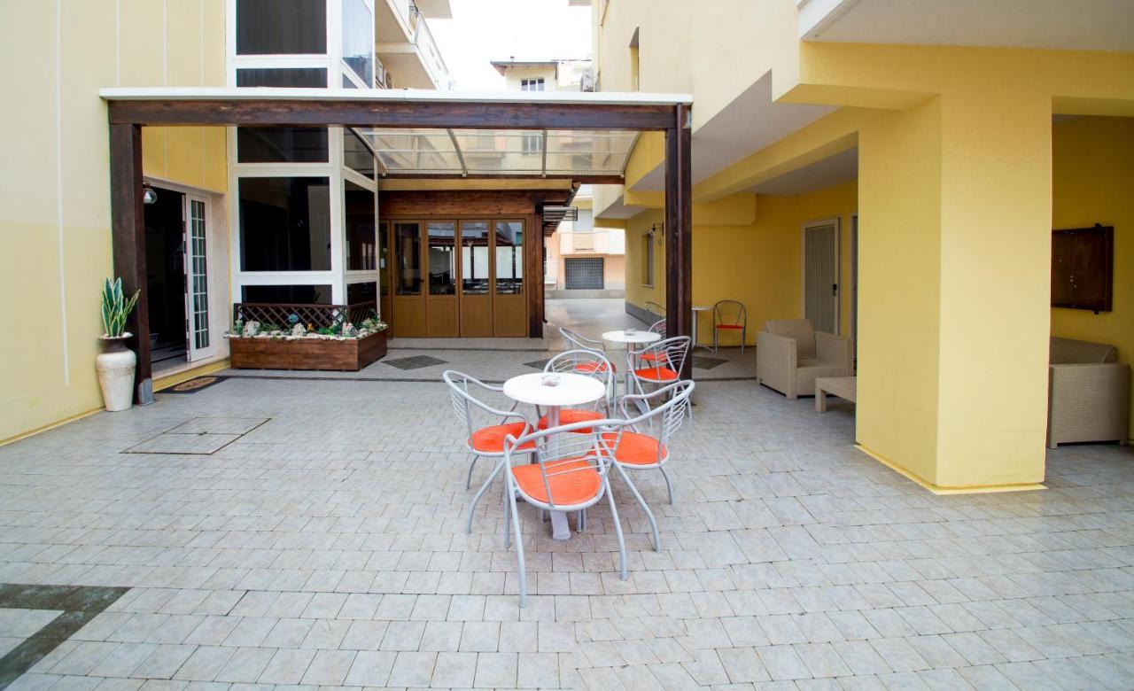 Albergo Il Veliero Pineto Luaran gambar