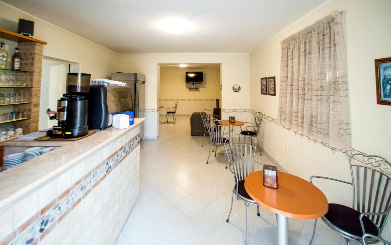 Albergo Il Veliero Pineto Luaran gambar